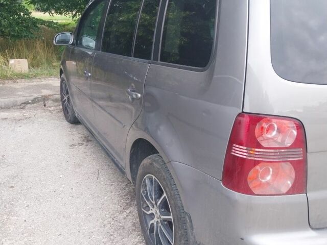 Серый Фольксваген Туран, объемом двигателя 1.9 л и пробегом 250 тыс. км за 7000 $, фото 3 на Automoto.ua