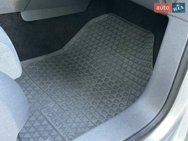 Сірий Фольксваген Туран, об'ємом двигуна 1.6 л та пробігом 230 тис. км за 6750 $, фото 85 на Automoto.ua