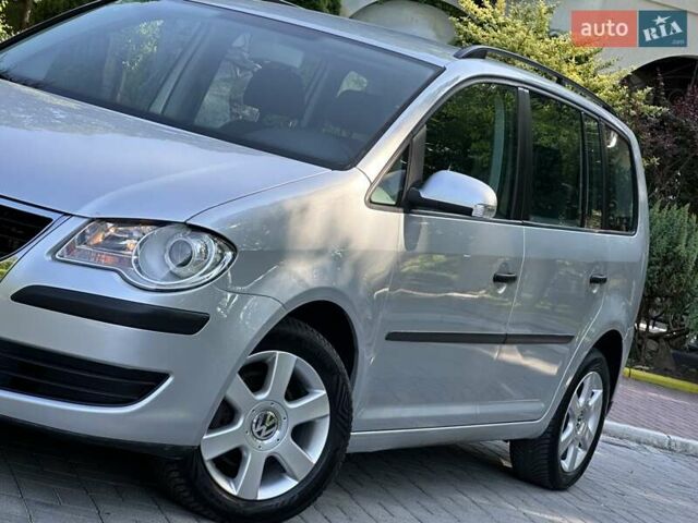 Сірий Фольксваген Туран, об'ємом двигуна 1.6 л та пробігом 230 тис. км за 6750 $, фото 19 на Automoto.ua