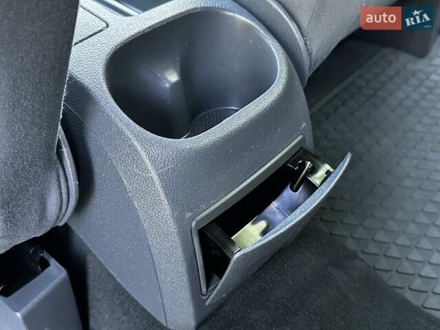 Сірий Фольксваген Туран, об'ємом двигуна 1.6 л та пробігом 230 тис. км за 6750 $, фото 94 на Automoto.ua