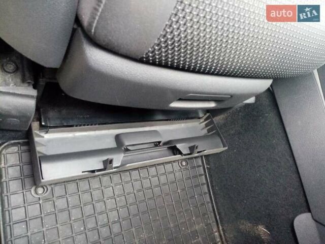 Серый Фольксваген Туран, объемом двигателя 2 л и пробегом 252 тыс. км за 6800 $, фото 15 на Automoto.ua