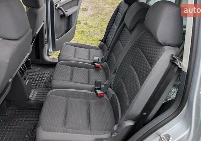 Серый Фольксваген Туран, объемом двигателя 1.39 л и пробегом 211 тыс. км за 5500 $, фото 7 на Automoto.ua