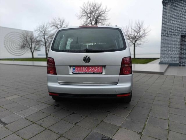 Серый Фольксваген Туран, объемом двигателя 1.6 л и пробегом 237 тыс. км за 7100 $, фото 5 на Automoto.ua