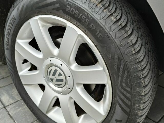 Серый Фольксваген Туран, объемом двигателя 0 л и пробегом 213 тыс. км за 7300 $, фото 12 на Automoto.ua