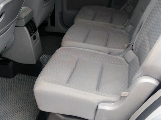 Серый Фольксваген Туран, объемом двигателя 1.9 л и пробегом 260 тыс. км за 6900 $, фото 6 на Automoto.ua