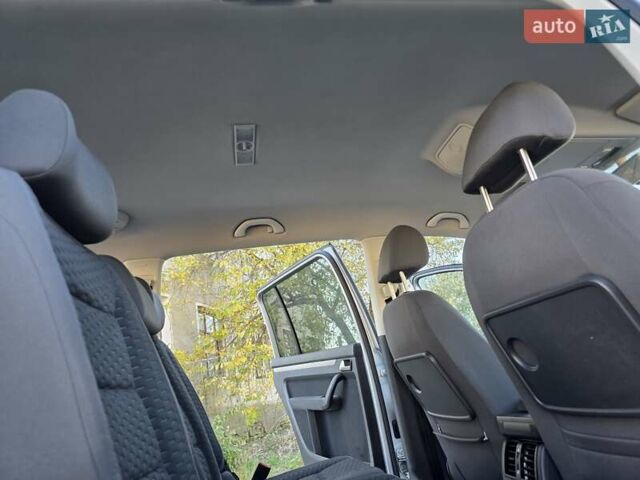 Серый Фольксваген Туран, объемом двигателя 1.6 л и пробегом 225 тыс. км за 6700 $, фото 33 на Automoto.ua