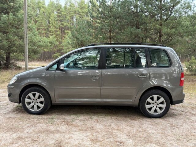 Серый Фольксваген Туран, объемом двигателя 1.6 л и пробегом 246 тыс. км за 5950 $, фото 4 на Automoto.ua