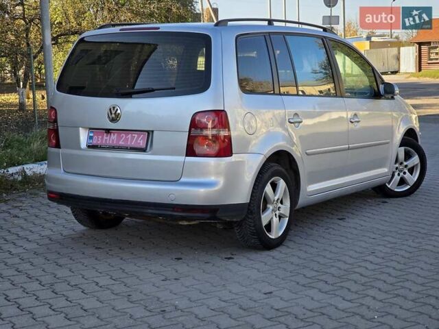 Серый Фольксваген Туран, объемом двигателя 1.6 л и пробегом 225 тыс. км за 6700 $, фото 3 на Automoto.ua