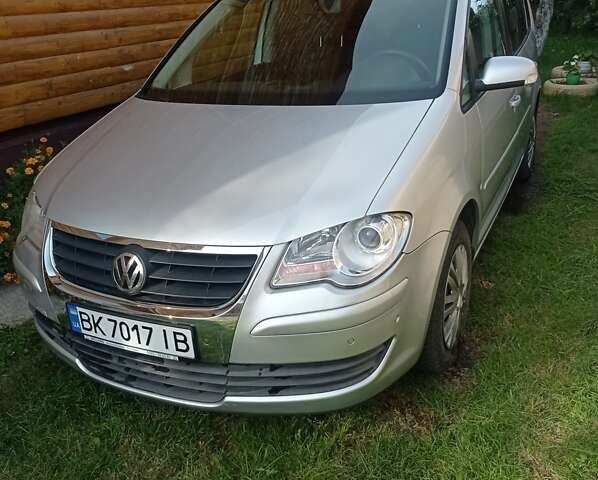 Сірий Фольксваген Туран, об'ємом двигуна 1.6 л та пробігом 285 тис. км за 6000 $, фото 5 на Automoto.ua