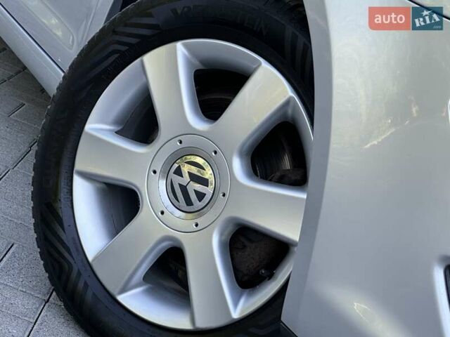 Сірий Фольксваген Туран, об'ємом двигуна 1.6 л та пробігом 230 тис. км за 6750 $, фото 50 на Automoto.ua