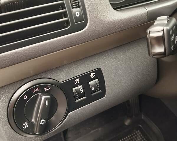 Серый Фольксваген Туран, объемом двигателя 1.6 л и пробегом 254 тыс. км за 7650 $, фото 39 на Automoto.ua