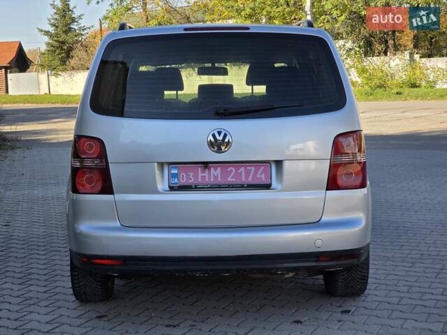 Серый Фольксваген Туран, объемом двигателя 1.6 л и пробегом 225 тыс. км за 6700 $, фото 5 на Automoto.ua