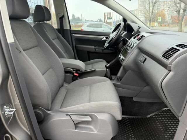 Сірий Фольксваген Туран, об'ємом двигуна 0 л та пробігом 187 тис. км за 6650 $, фото 7 на Automoto.ua