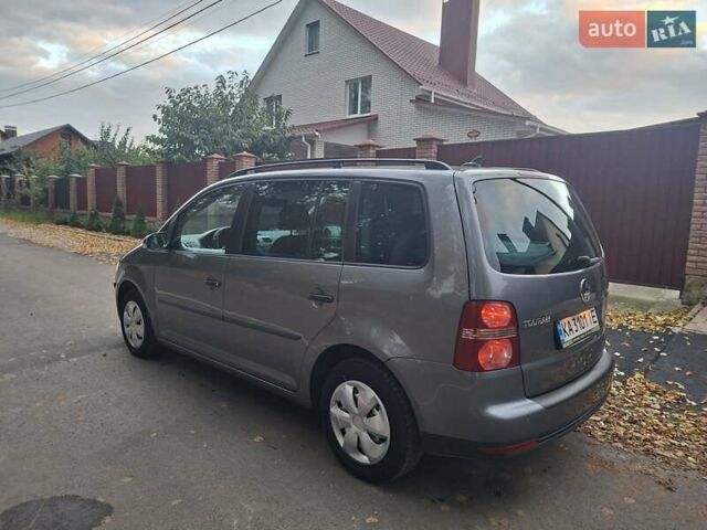 Сірий Фольксваген Туран, об'ємом двигуна 1.39 л та пробігом 295 тис. км за 6000 $, фото 4 на Automoto.ua