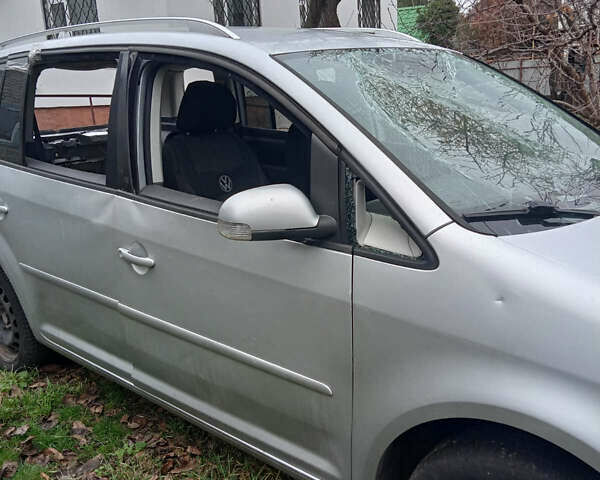 Серый Фольксваген Туран, объемом двигателя 1.39 л и пробегом 276 тыс. км за 1550 $, фото 2 на Automoto.ua