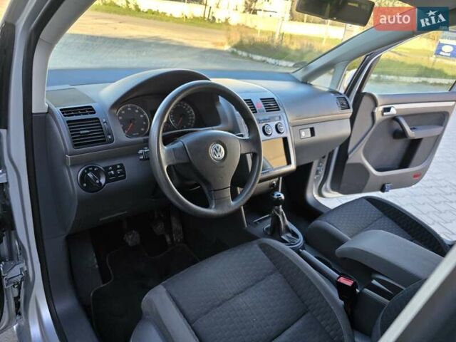 Серый Фольксваген Туран, объемом двигателя 1.6 л и пробегом 225 тыс. км за 6700 $, фото 26 на Automoto.ua