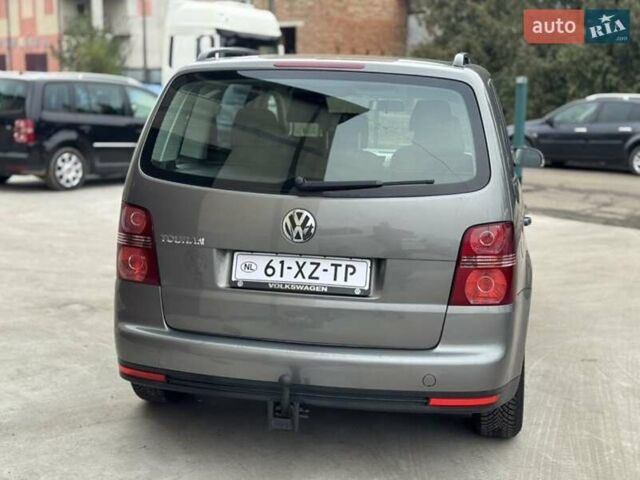 Серый Фольксваген Туран, объемом двигателя 1.6 л и пробегом 232 тыс. км за 7200 $, фото 13 на Automoto.ua