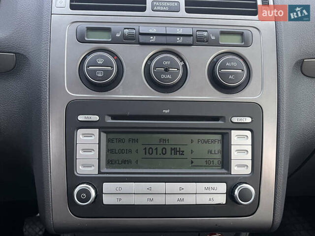 Сірий Фольксваген Туран, об'ємом двигуна 1.4 л та пробігом 48 тис. км за 8999 $, фото 35 на Automoto.ua