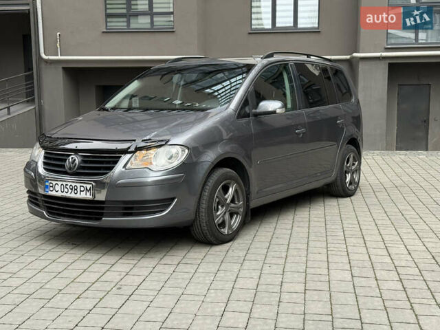 Серый Фольксваген Туран, объемом двигателя 1.9 л и пробегом 282 тыс. км за 6900 $, фото 4 на Automoto.ua