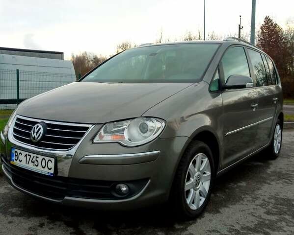 Серый Фольксваген Туран, объемом двигателя 1.4 л и пробегом 217 тыс. км за 7200 $, фото 8 на Automoto.ua