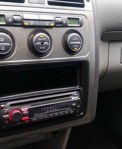 Серый Фольксваген Туран, объемом двигателя 1.9 л и пробегом 254 тыс. км за 3899 $, фото 5 на Automoto.ua