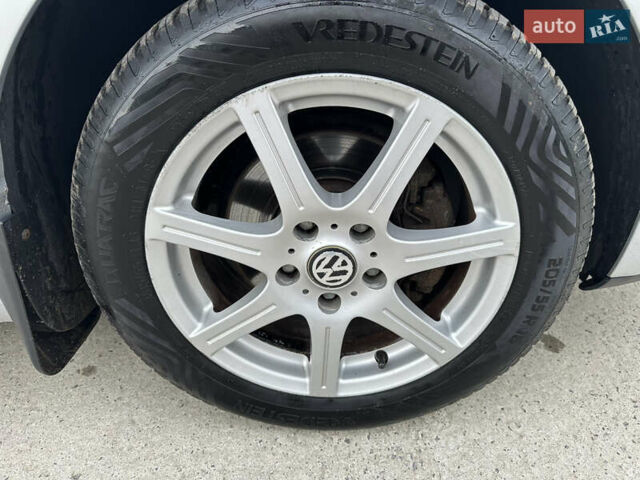 Серый Фольксваген Туран, объемом двигателя 1.6 л и пробегом 215 тыс. км за 6800 $, фото 15 на Automoto.ua