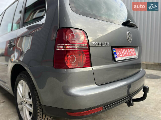 Серый Фольксваген Туран, объемом двигателя 1.6 л и пробегом 217 тыс. км за 8200 $, фото 19 на Automoto.ua