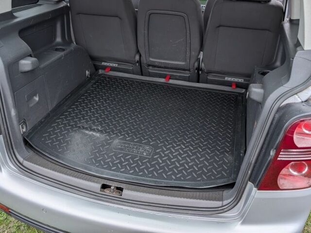 Серый Фольксваген Туран, объемом двигателя 1.4 л и пробегом 211 тыс. км за 5500 $, фото 8 на Automoto.ua