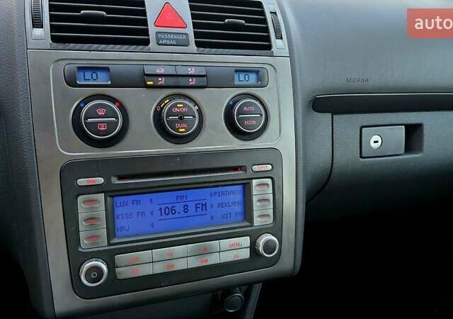 Сірий Фольксваген Туран, об'ємом двигуна 1.6 л та пробігом 225 тис. км за 7777 $, фото 32 на Automoto.ua