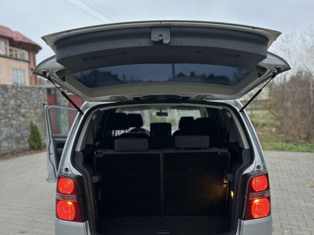 Серый Фольксваген Туран, объемом двигателя 1.6 л и пробегом 215 тыс. км за 6500 $, фото 18 на Automoto.ua