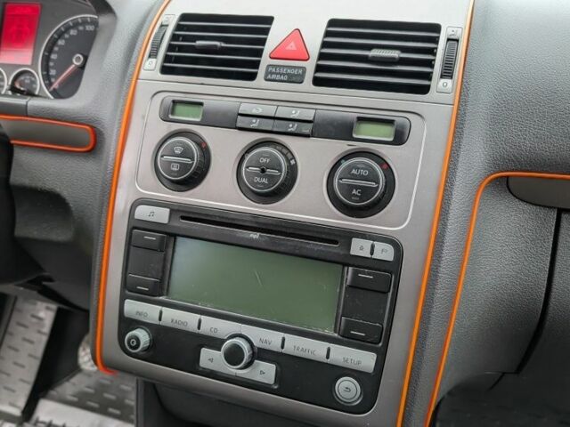 Серый Фольксваген Туран, объемом двигателя 1.4 л и пробегом 211 тыс. км за 5500 $, фото 11 на Automoto.ua