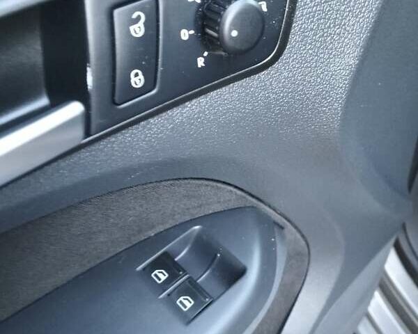 Серый Фольксваген Туран, объемом двигателя 1.6 л и пробегом 227 тыс. км за 7200 $, фото 13 на Automoto.ua