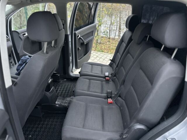 Серый Фольксваген Туран, объемом двигателя 1.6 л и пробегом 215 тыс. км за 6500 $, фото 16 на Automoto.ua