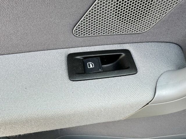 Фольксваген Туран 2007 в Лубнах на Automoto.ua Серый Фольксваген Туран, объемом двигателя 1.6 л и пробегом 199 тыс. км за 7699 $, фото 14 на Automoto.ua