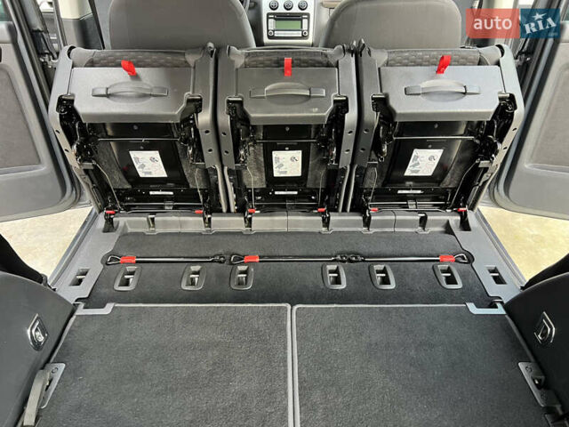 Серый Фольксваген Туран, объемом двигателя 1.6 л и пробегом 217 тыс. км за 8200 $, фото 73 на Automoto.ua