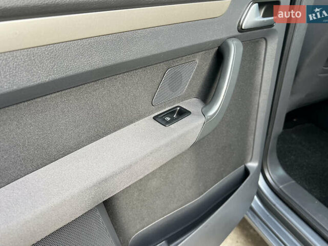 Серый Фольксваген Туран, объемом двигателя 1.6 л и пробегом 217 тыс. км за 8200 $, фото 51 на Automoto.ua