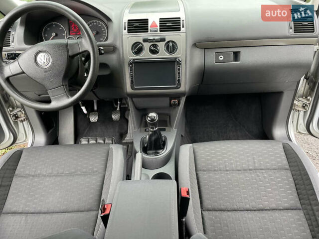 Серый Фольксваген Туран, объемом двигателя 1.9 л и пробегом 263 тыс. км за 7400 $, фото 23 на Automoto.ua