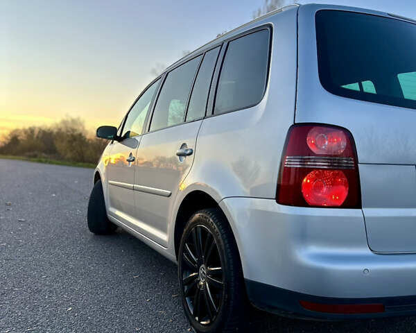 Сірий Фольксваген Туран, об'ємом двигуна 1.4 л та пробігом 248 тис. км за 7500 $, фото 9 на Automoto.ua