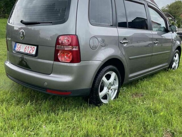 Серый Фольксваген Туран, объемом двигателя 1.6 л и пробегом 180 тыс. км за 2500 $, фото 1 на Automoto.ua