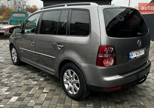 Сірий Фольксваген Туран, об'ємом двигуна 1.97 л та пробігом 302 тис. км за 8000 $, фото 6 на Automoto.ua