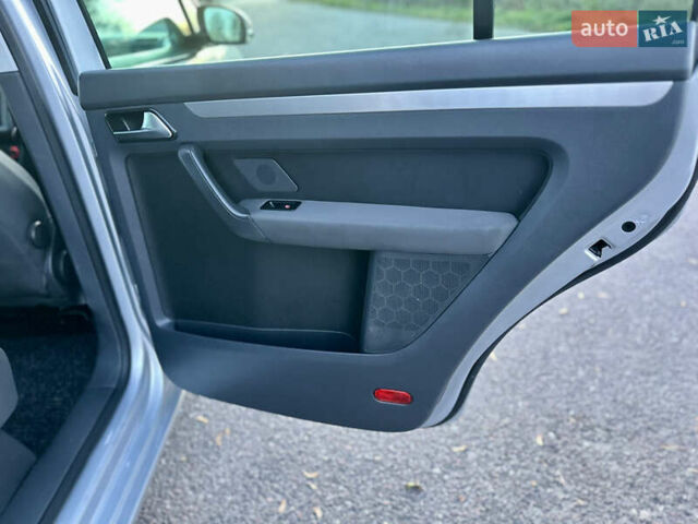 Сірий Фольксваген Туран, об'ємом двигуна 1.4 л та пробігом 248 тис. км за 7500 $, фото 31 на Automoto.ua