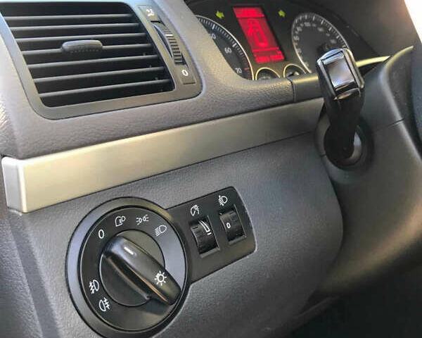 Серый Фольксваген Туран, объемом двигателя 1.4 л и пробегом 268 тыс. км за 6200 $, фото 22 на Automoto.ua