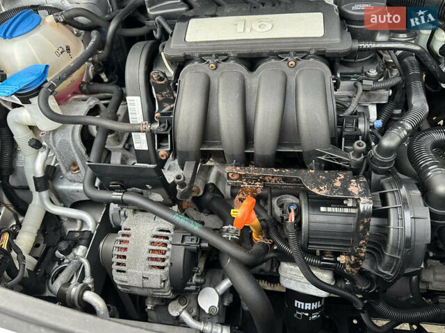 Серый Фольксваген Туран, объемом двигателя 1.6 л и пробегом 215 тыс. км за 6800 $, фото 47 на Automoto.ua