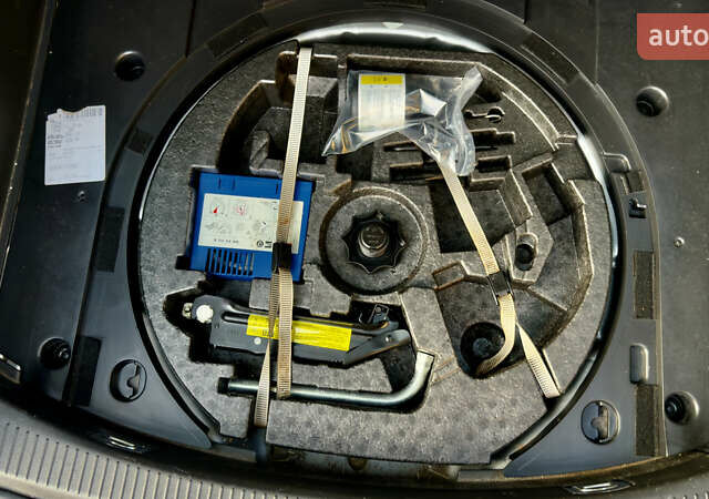 Сірий Фольксваген Туран, об'ємом двигуна 1.6 л та пробігом 218 тис. км за 8400 $, фото 43 на Automoto.ua