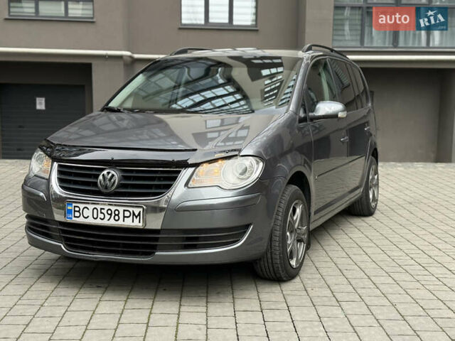 Серый Фольксваген Туран, объемом двигателя 1.9 л и пробегом 282 тыс. км за 6900 $, фото 1 на Automoto.ua
