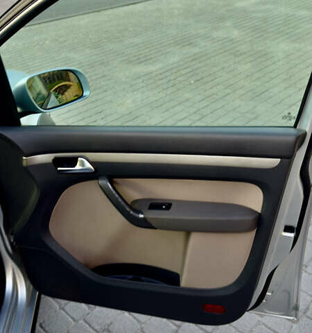 Сірий Фольксваген Туран, об'ємом двигуна 1.6 л та пробігом 218 тис. км за 8400 $, фото 52 на Automoto.ua