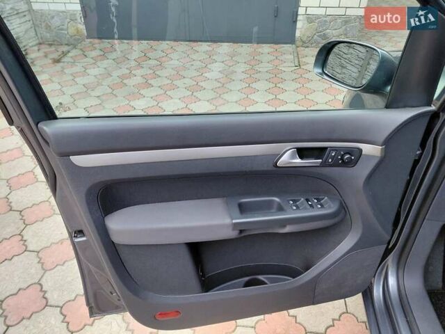 Серый Фольксваген Туран, объемом двигателя 1.6 л и пробегом 196 тыс. км за 7499 $, фото 18 на Automoto.ua