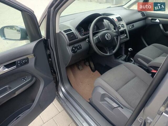 Серый Фольксваген Туран, объемом двигателя 1.6 л и пробегом 224 тыс. км за 7300 $, фото 10 на Automoto.ua