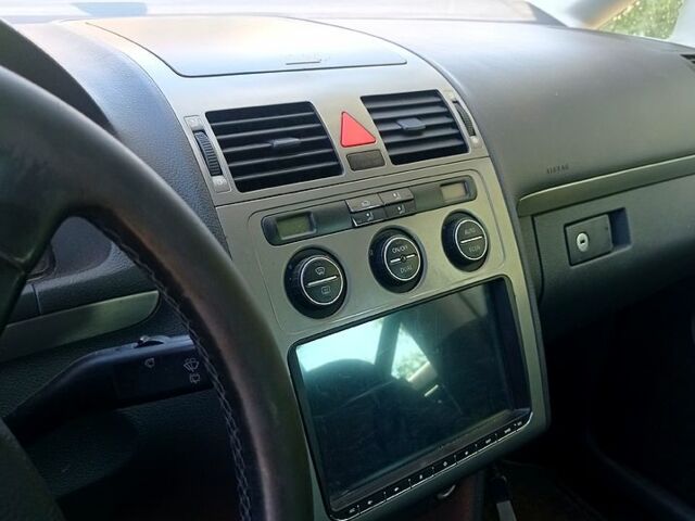 Серый Фольксваген Туран, объемом двигателя 2 л и пробегом 520 тыс. км за 3500 $, фото 7 на Automoto.ua