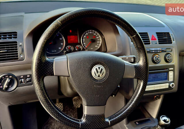 Сірий Фольксваген Туран, об'ємом двигуна 1.6 л та пробігом 218 тис. км за 8400 $, фото 28 на Automoto.ua